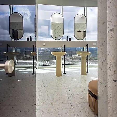 Otel Tv Tower Debesys